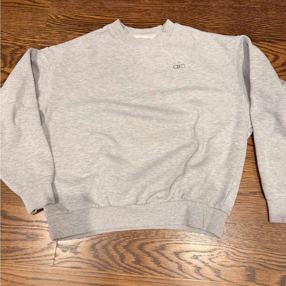 ALO Yoga women’s grey Crewneck